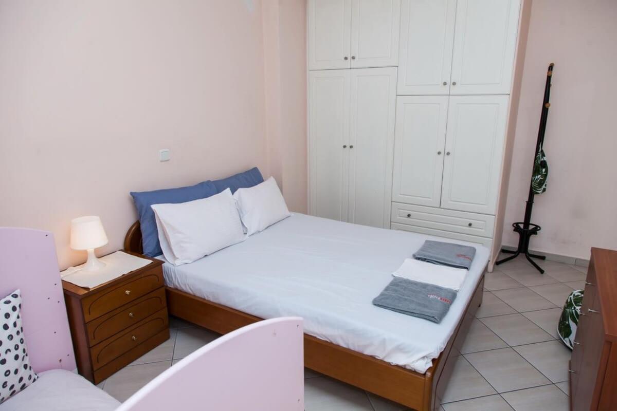 Lovely Apt In Peristeri Atenas Exterior foto